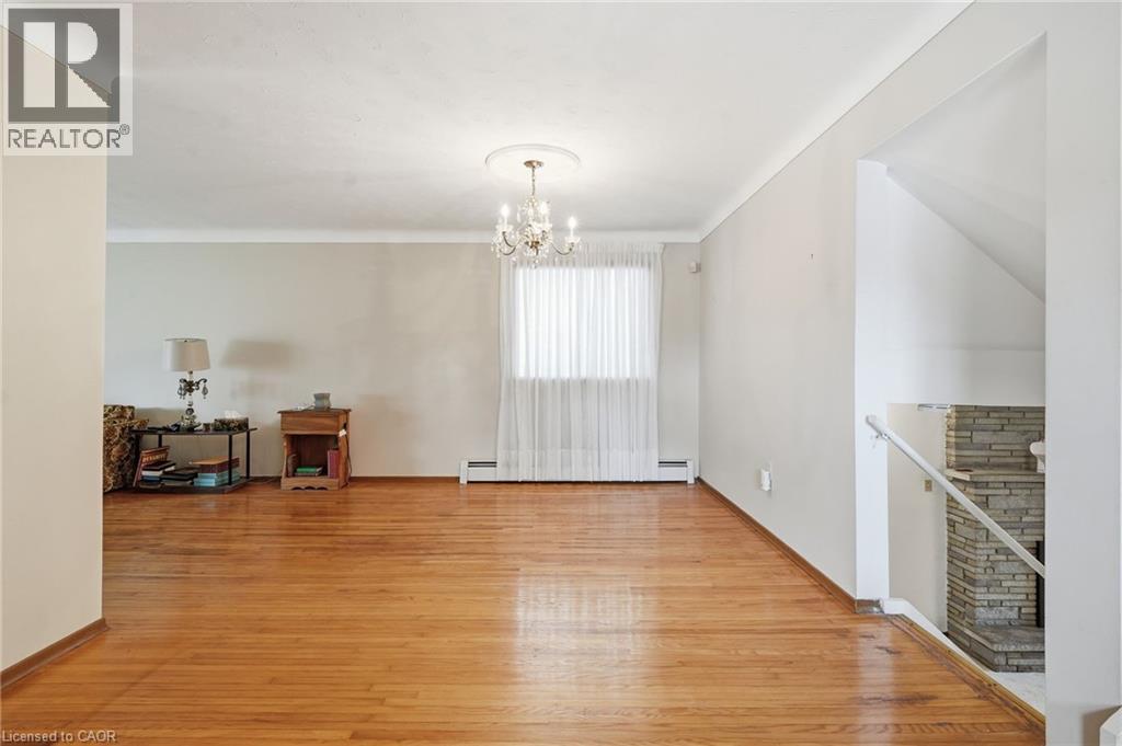 5742 STANLEY photo 4