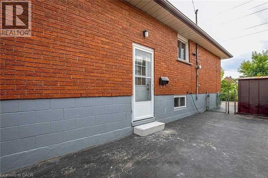 49 SELKIRK Unit bsmt