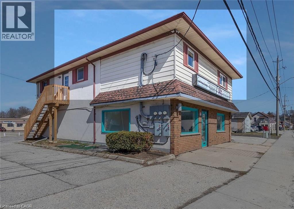 581 LANCASTER Unit 2