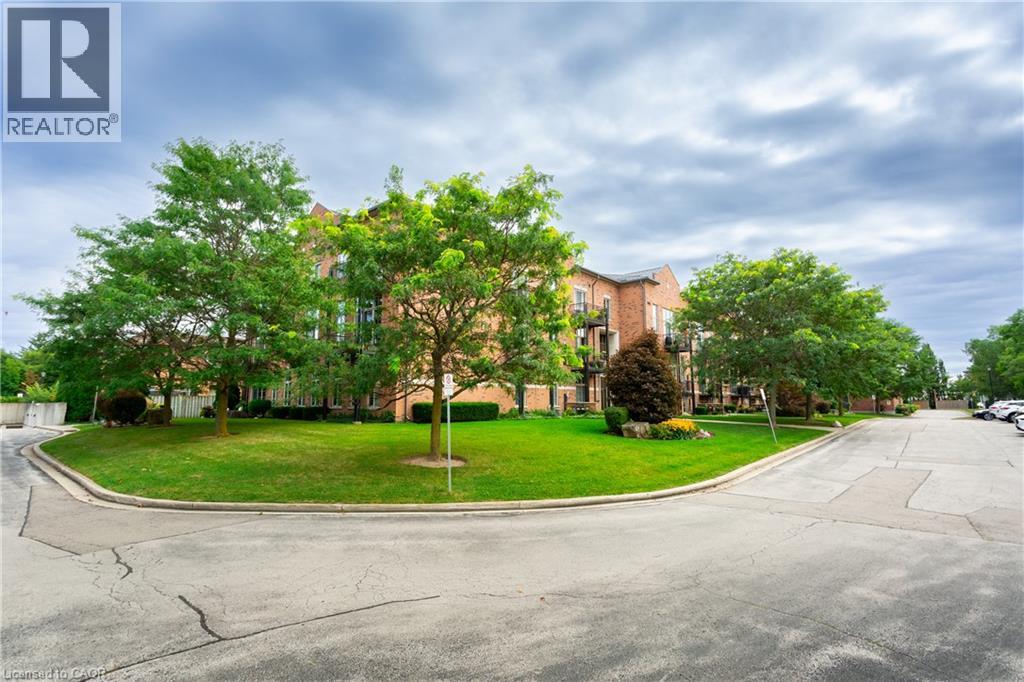 262 DUNDAS Unit 111 photo 2