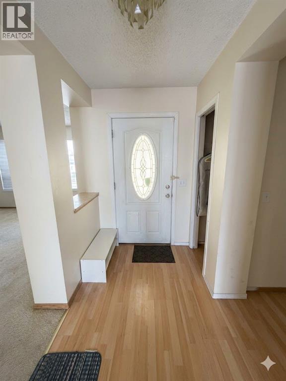 746 Martindale photo 2