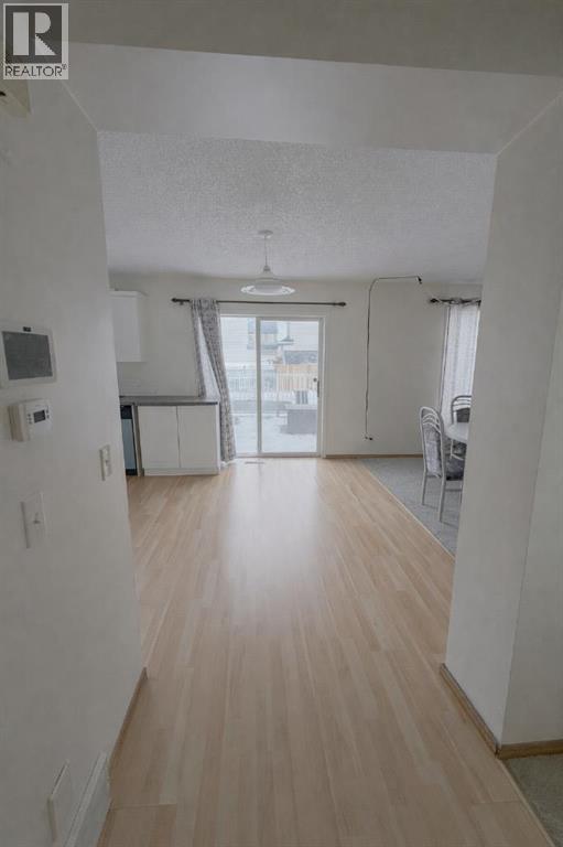 746 Martindale photo 3