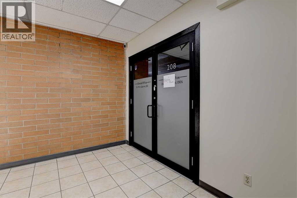 10006 101 Unit 208 photo 5