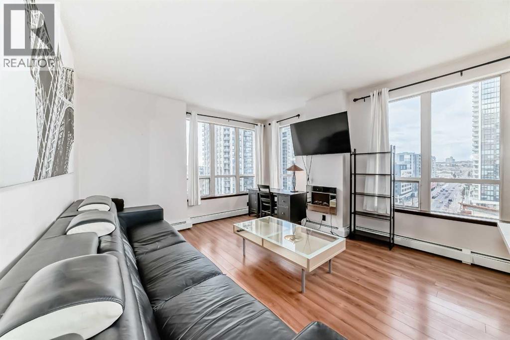 1053 10 Unit 915 photo 2