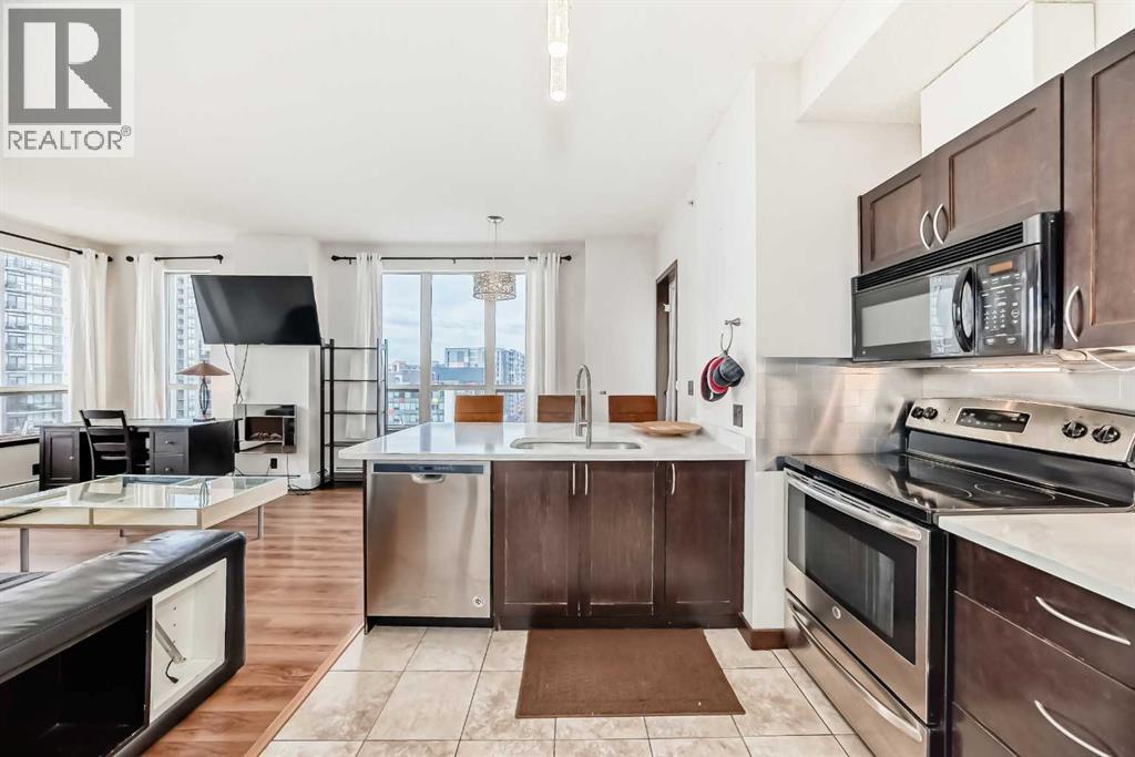 1053 10 Unit 915 photo 3
