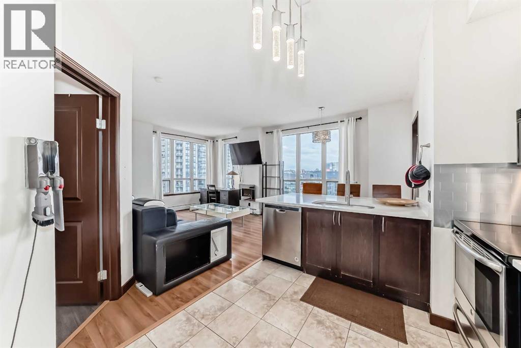 1053 10 Unit 915 photo 4