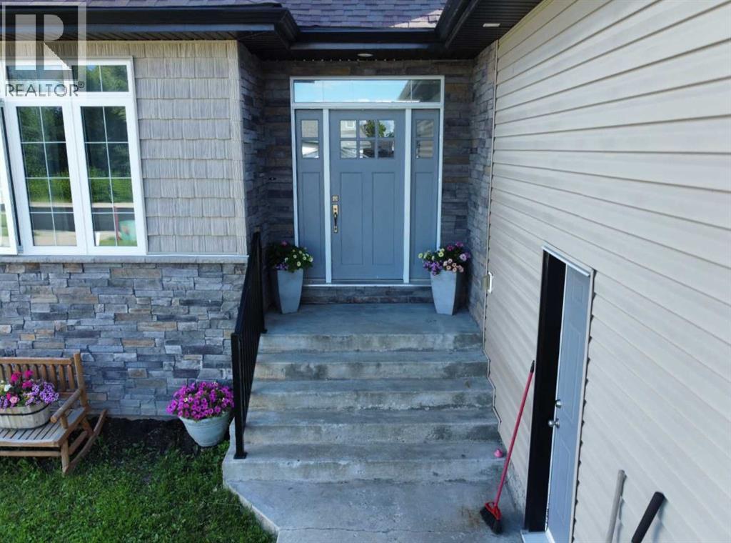805 7 photo 3