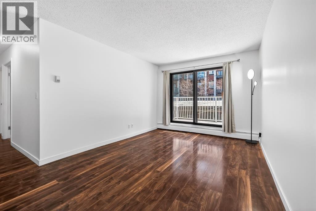 835 19 Unit 109 photo 3