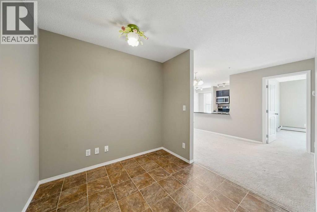 81 LEGACY Unit 1240 photo 3