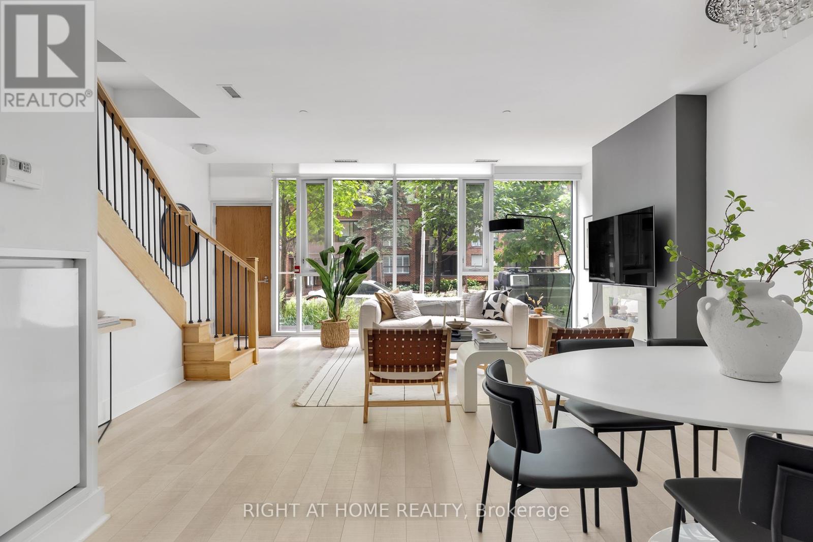 32 Davenport Unit TH 101