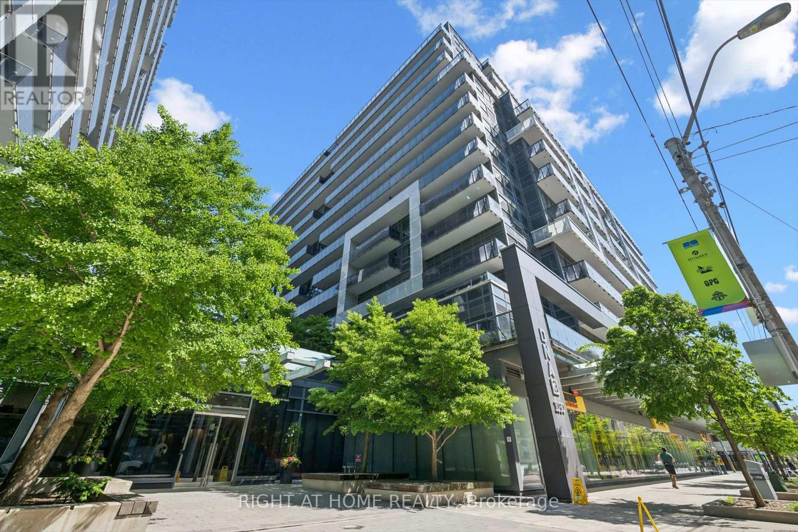 1030 King Unit 418