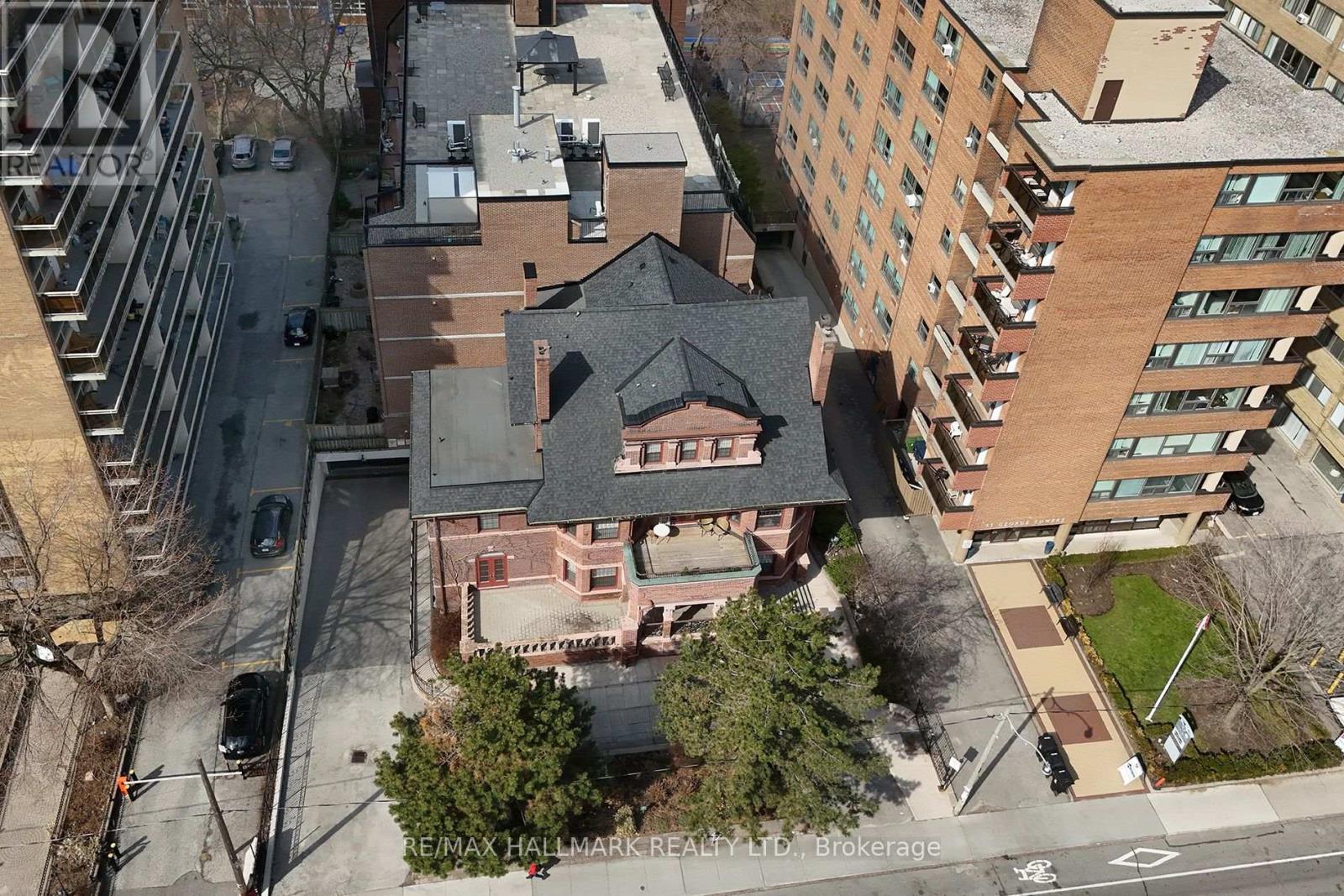 212 St. George Unit 106