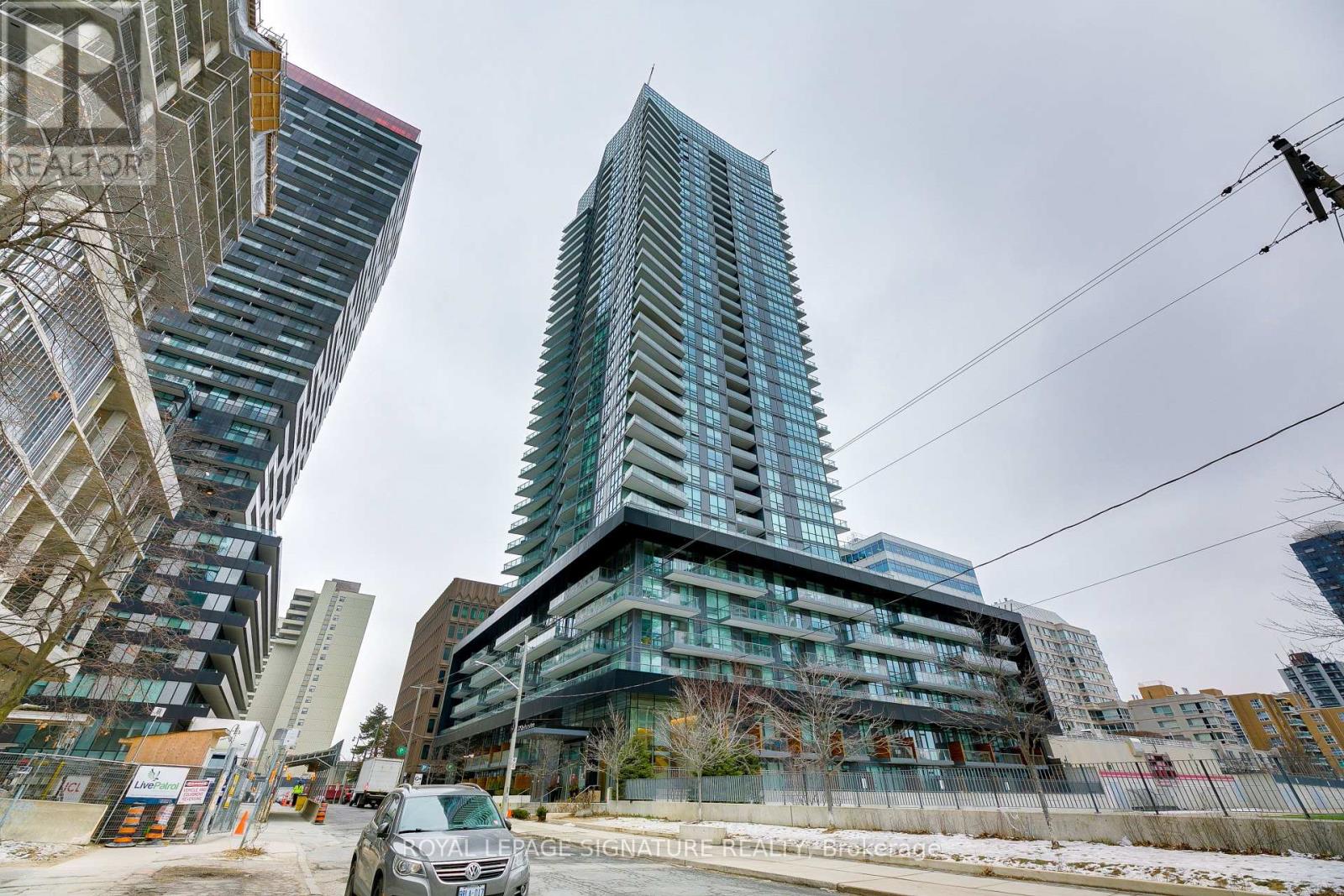 30 Roehampton Unit 806
