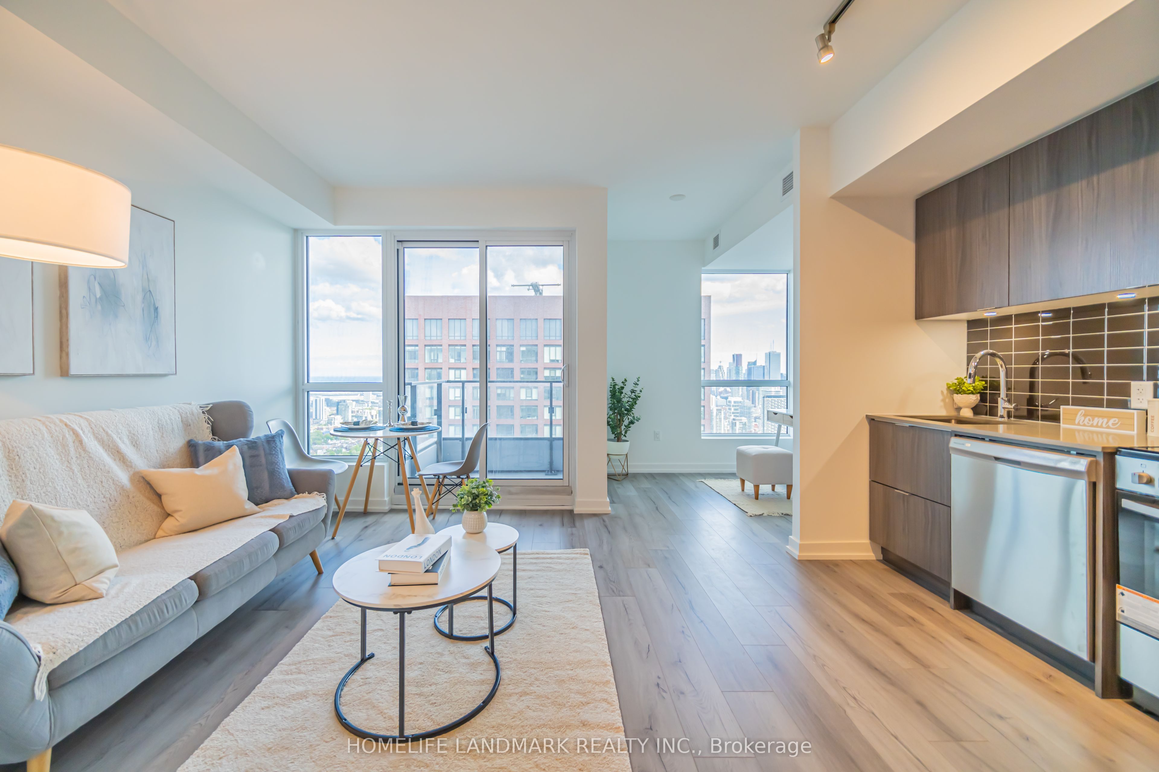 395 Bloor Unit 5001 photo 2