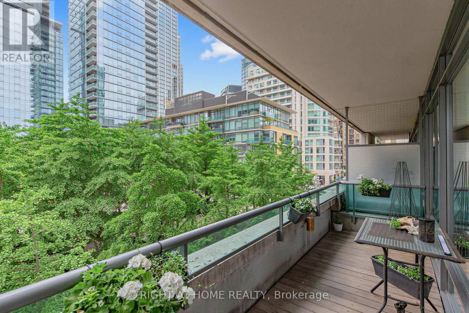 18 Yorkville Unit 305