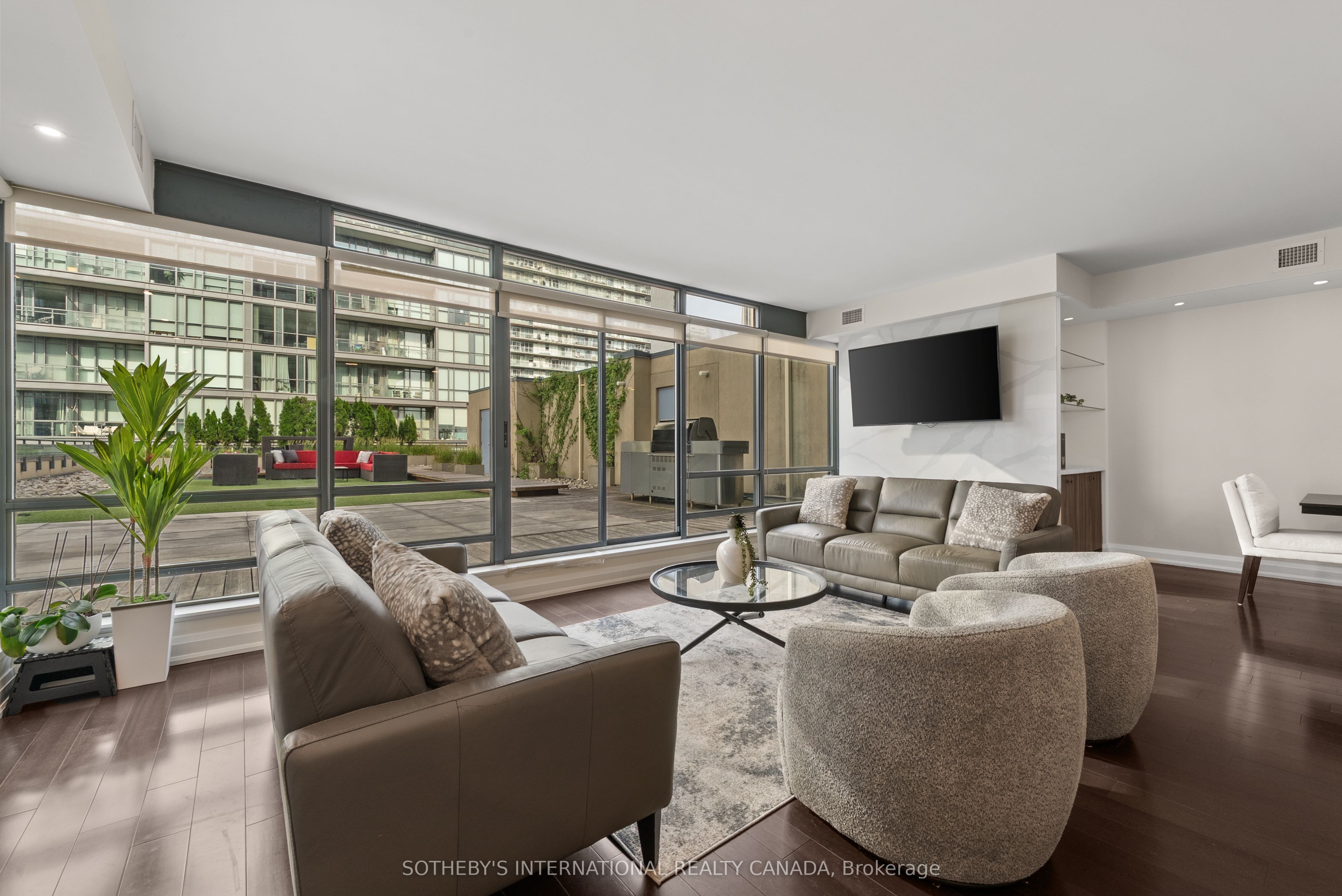 438 King Unit 1501