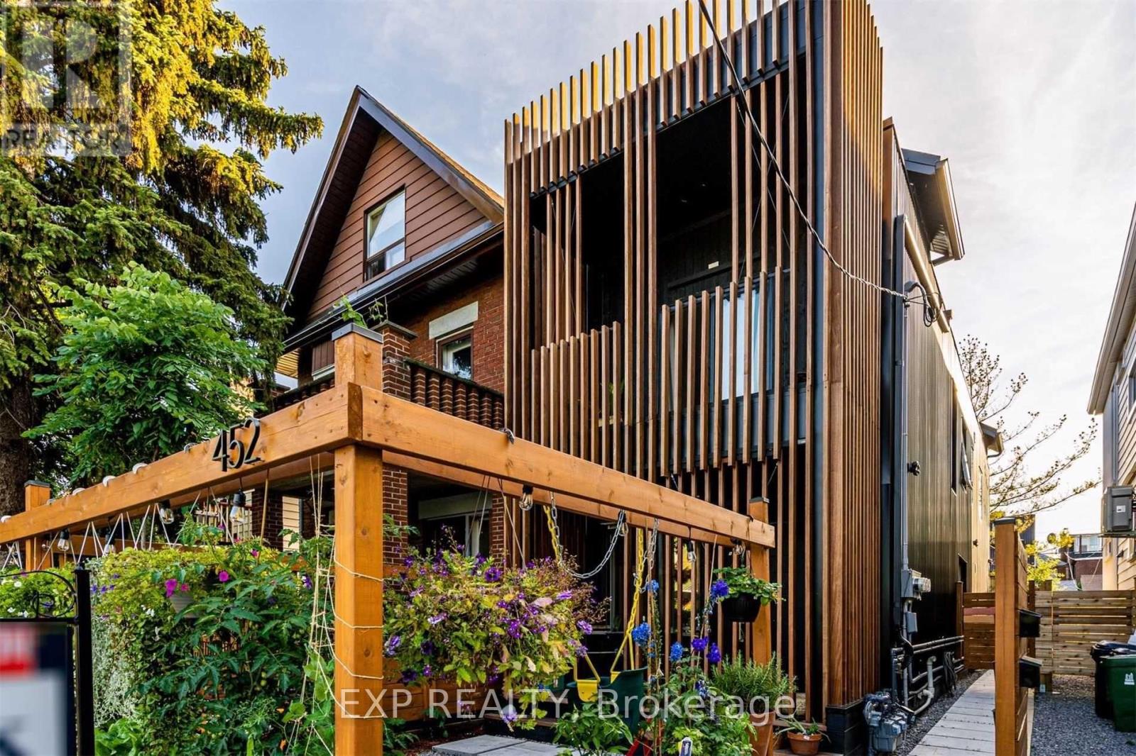 452 Montrose