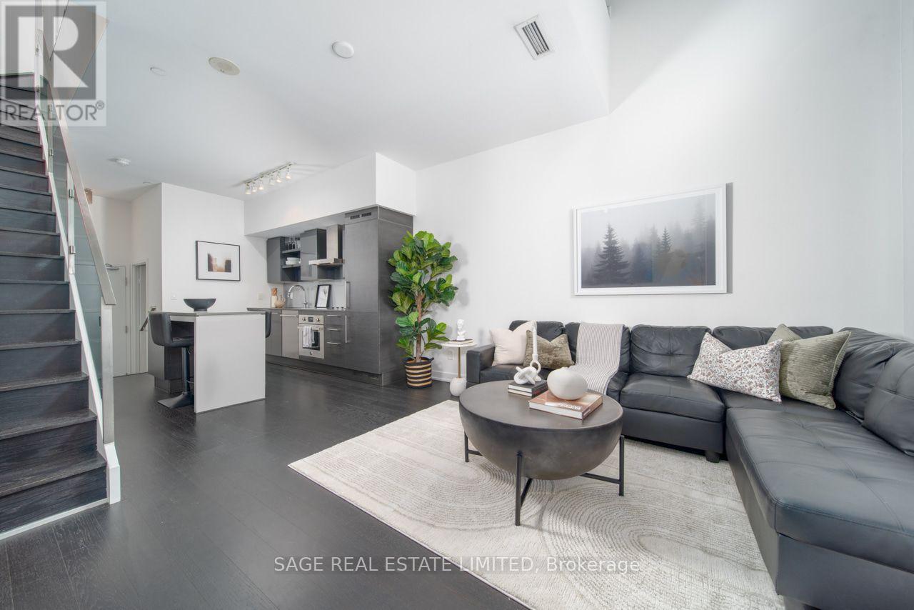 1030 King Unit 118