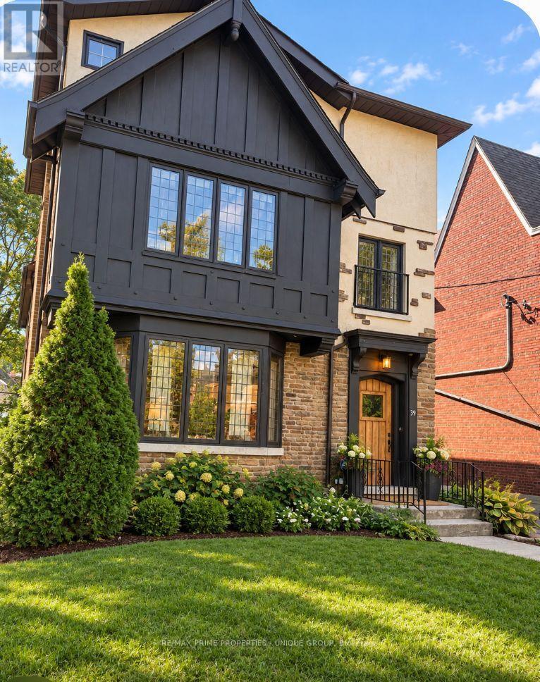 39 Whitehall Road Upper, Toronto, ON M4W 2C5, Stouffville