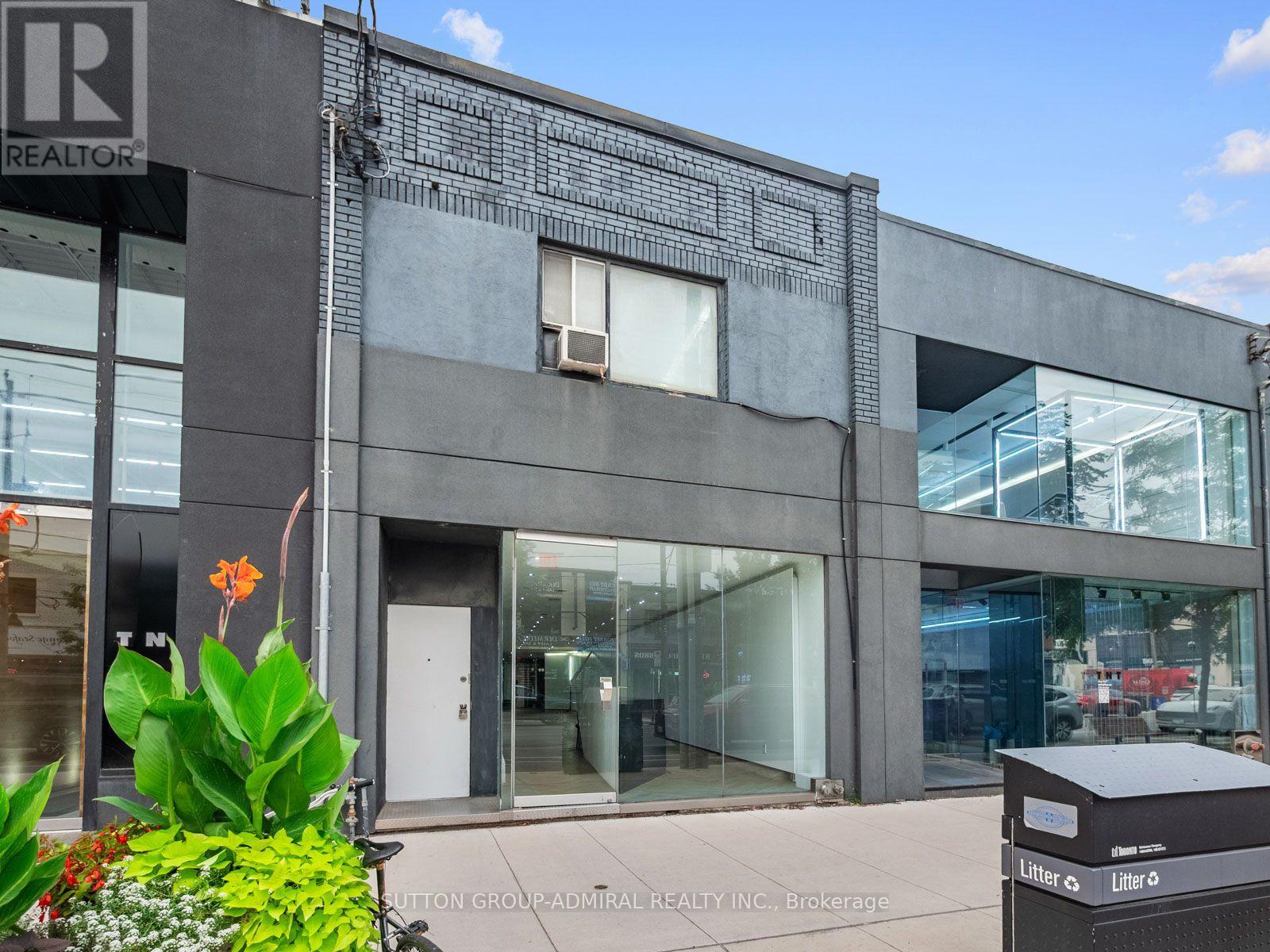 392 Eglinton