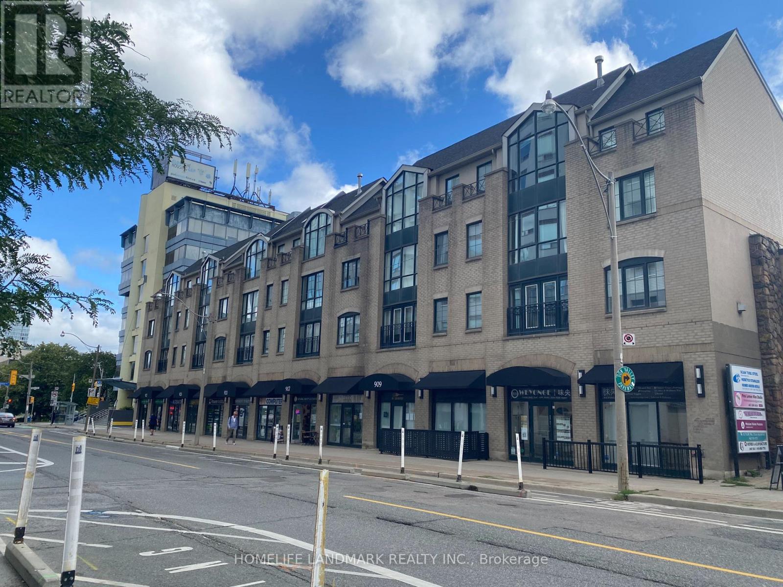 909 Yonge Unit 27-28