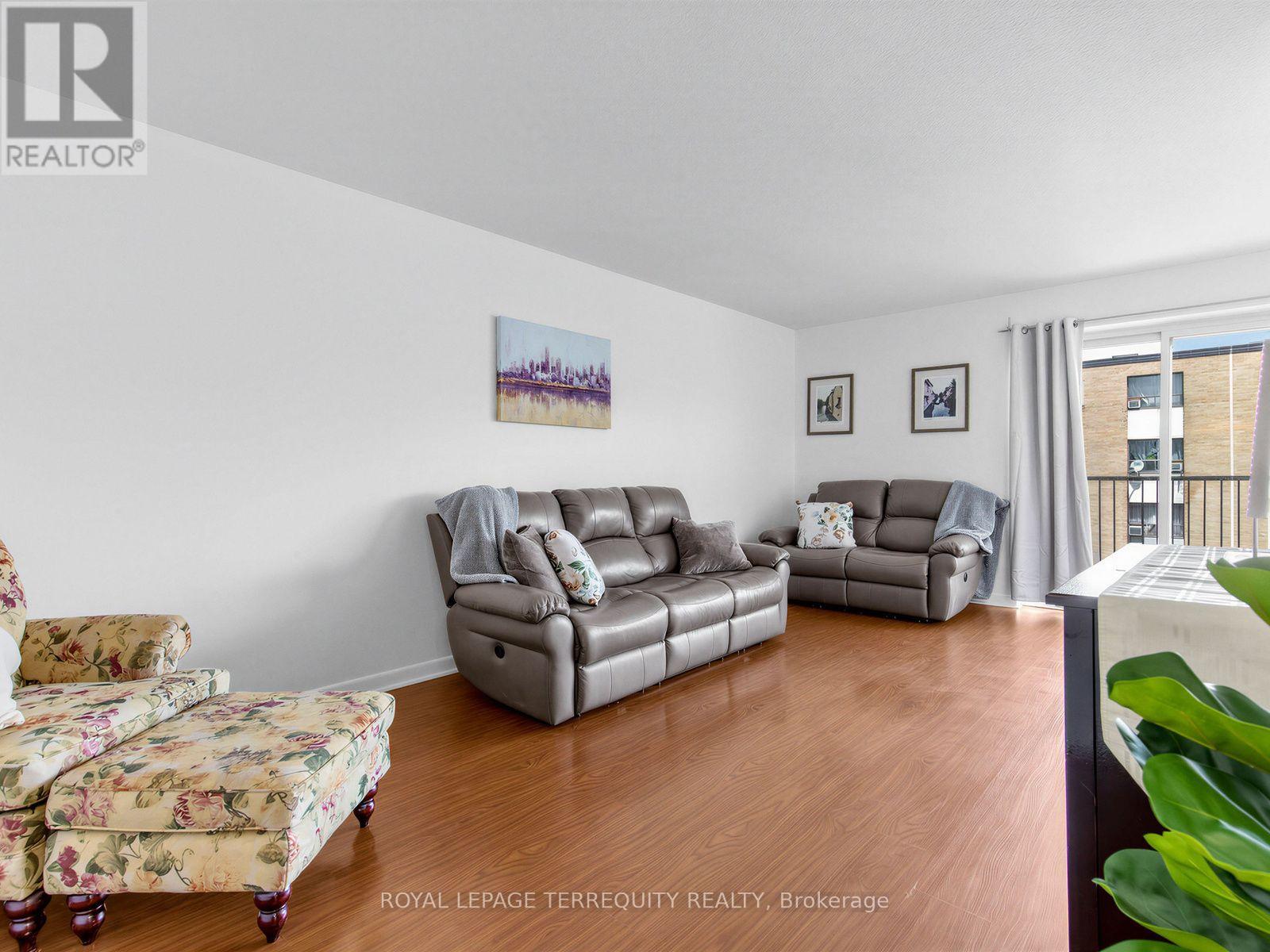 8 Kingsbridge Unit 404