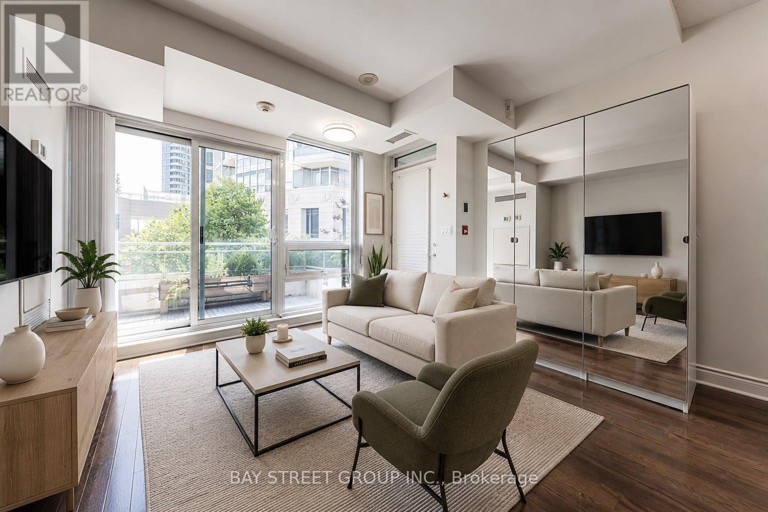 31 Olive Unit 221 photo 2