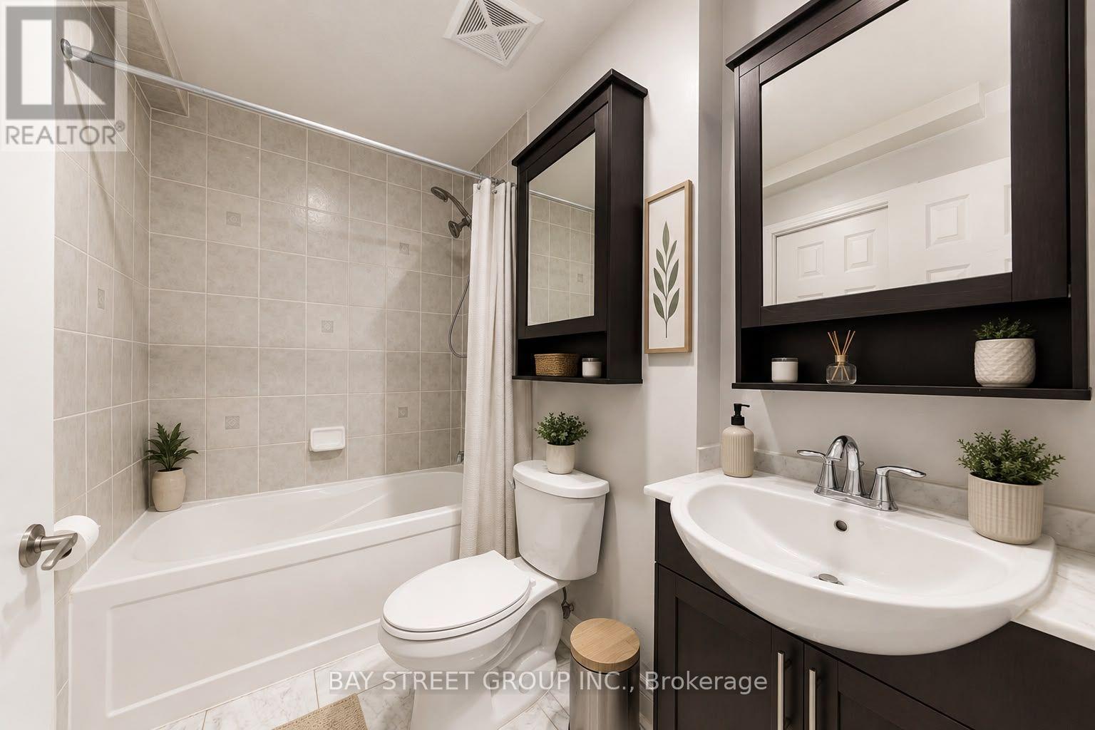 31 Olive Unit 221 photo 4