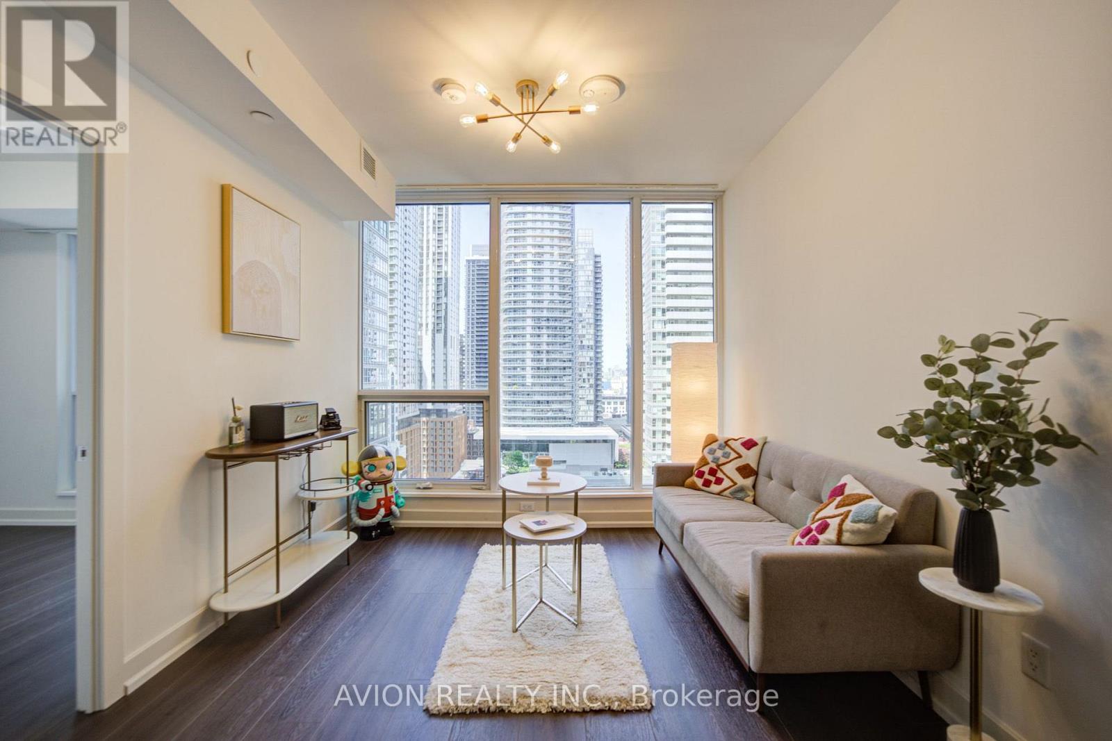 15 Mercer Unit 1605