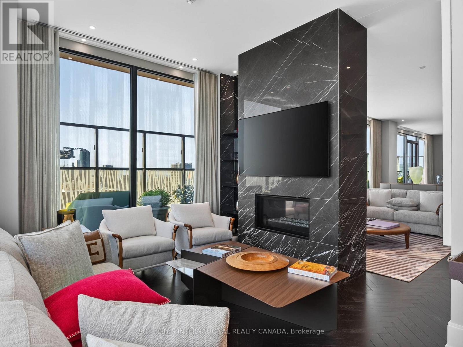 50 Charles Unit 5501