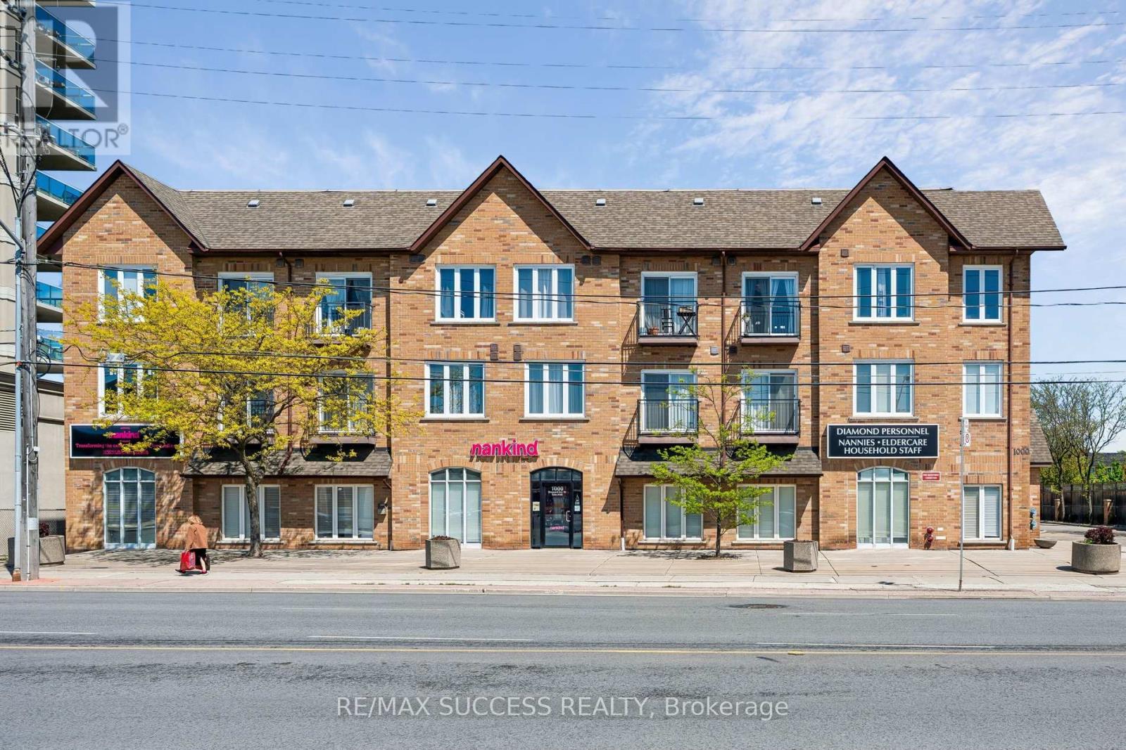 1000 Sheppard Unit 301