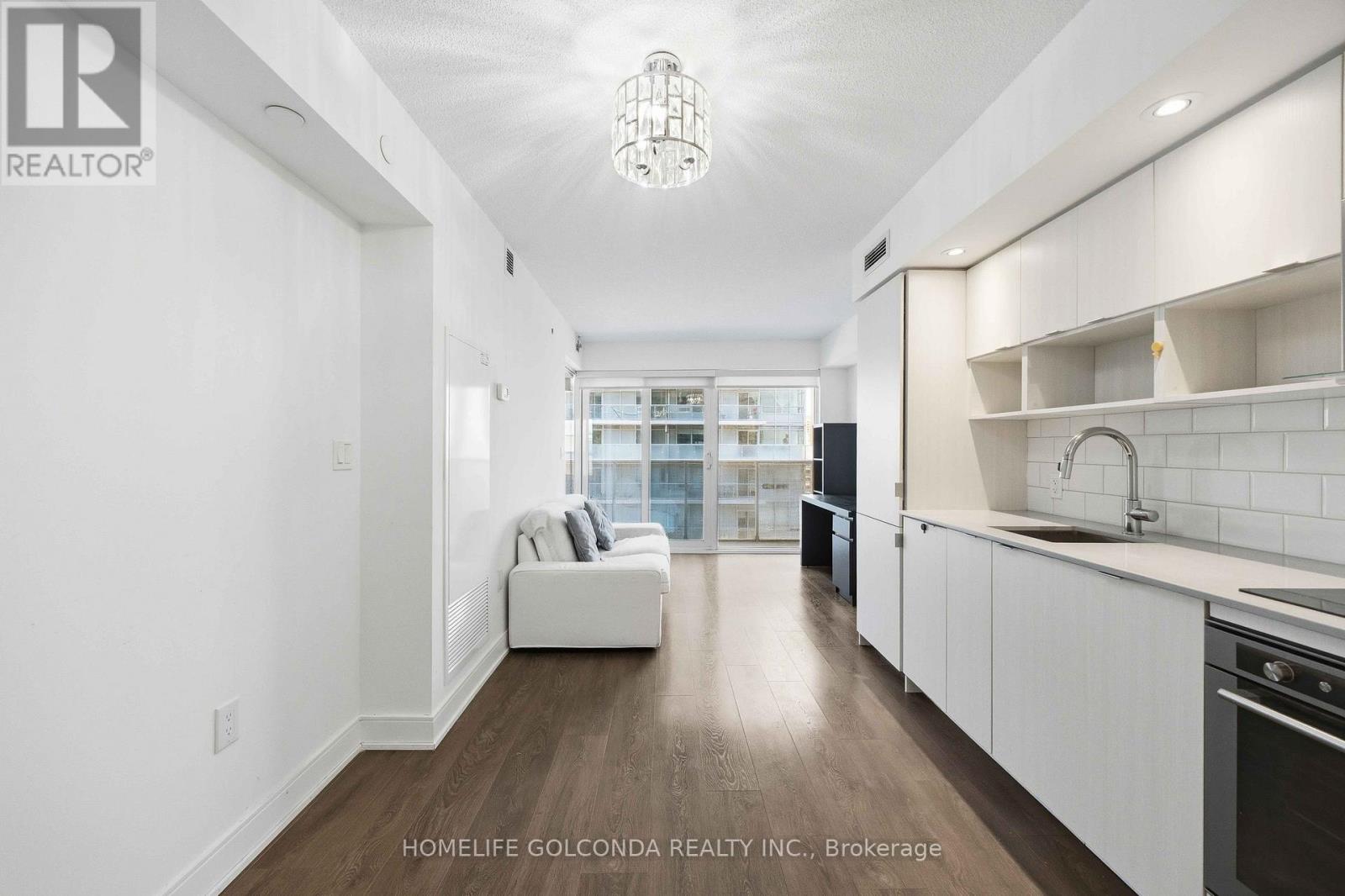 89 McGill Unit 703