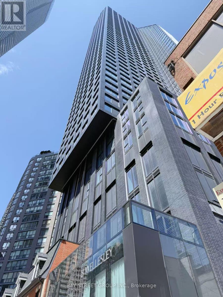 8 Wellesley Unit 4012