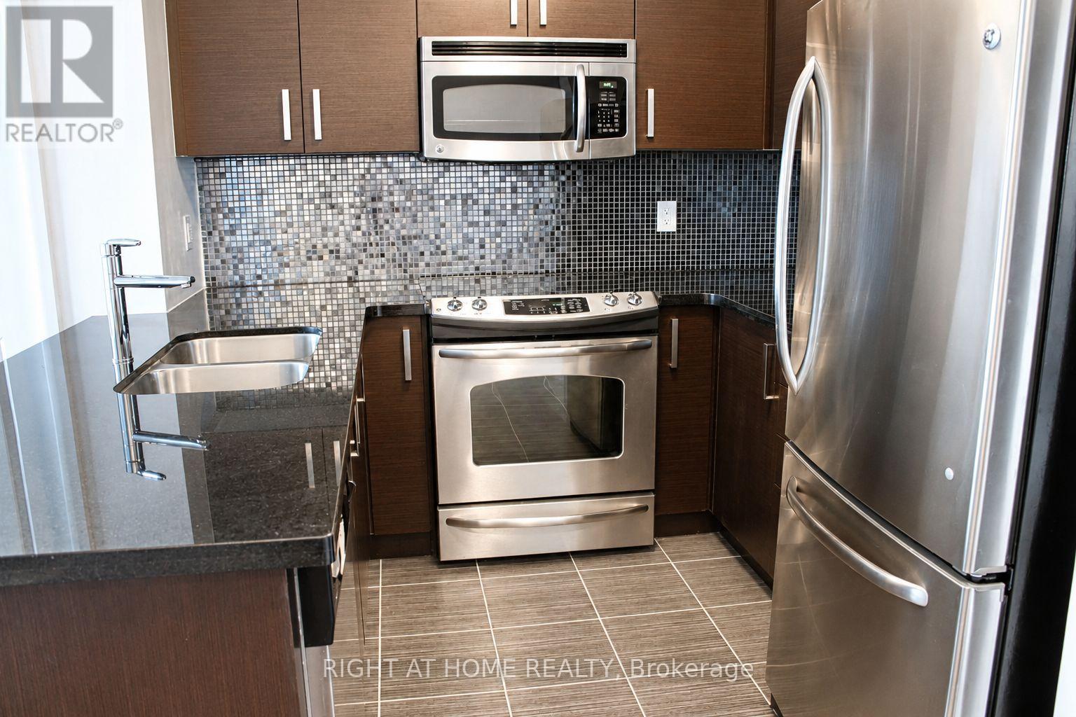 17 Anndale Unit 809