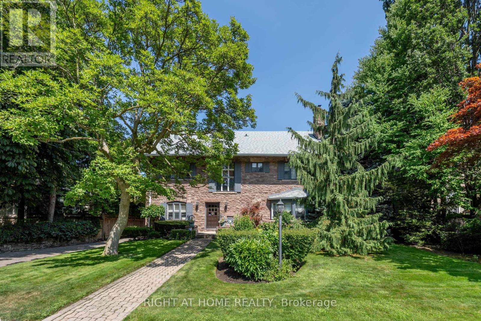 287 RUSSELL HILL