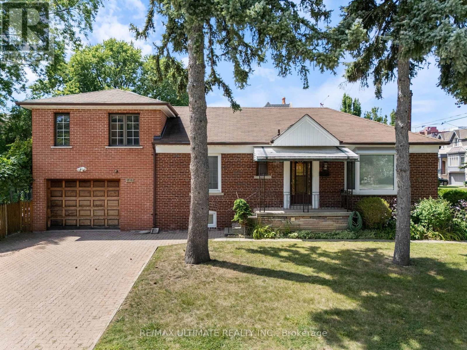 519 Douglas