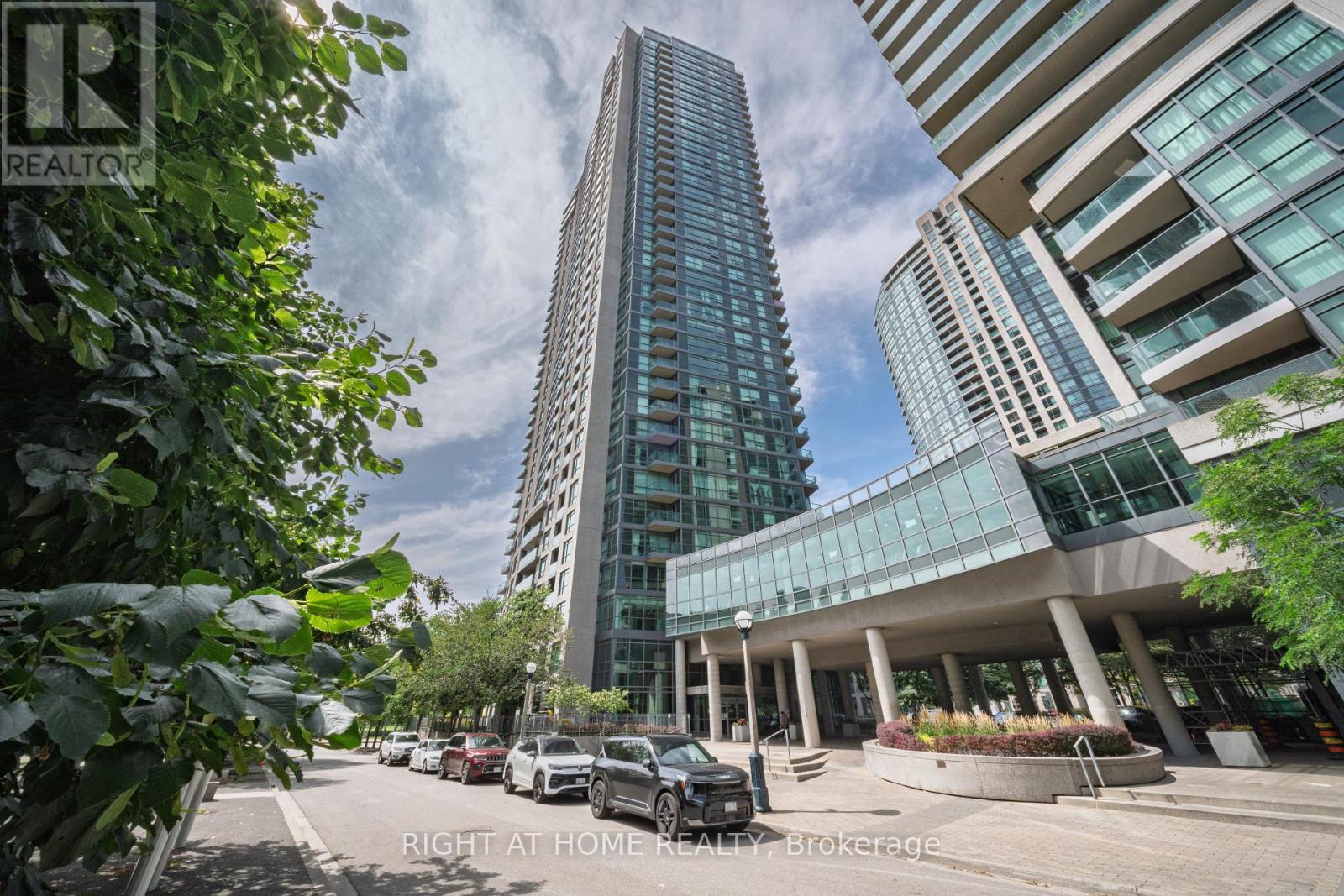 215 Fort York Unit 1206