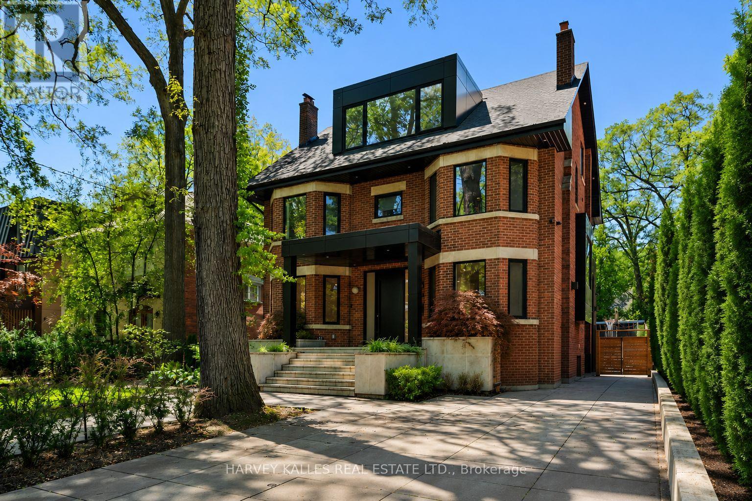 128 Lyndhurst