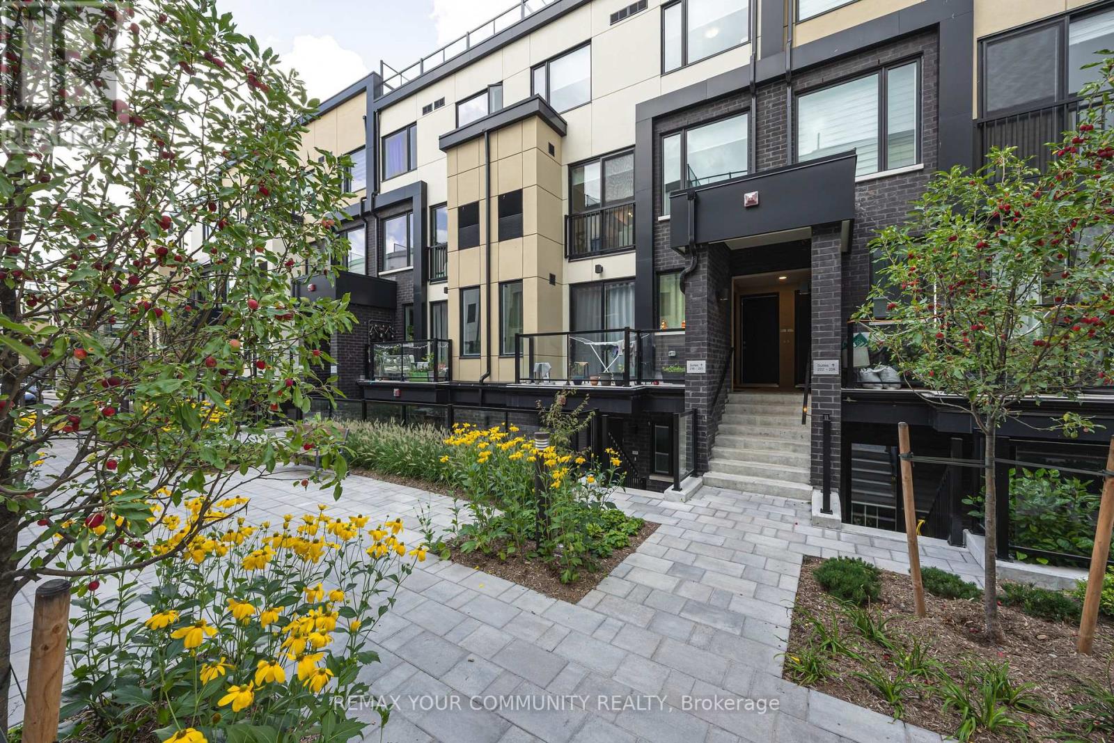 1650 Victoria Park Unit 220