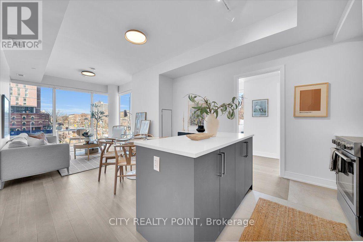 664 Spadina Unit 201 photo 3