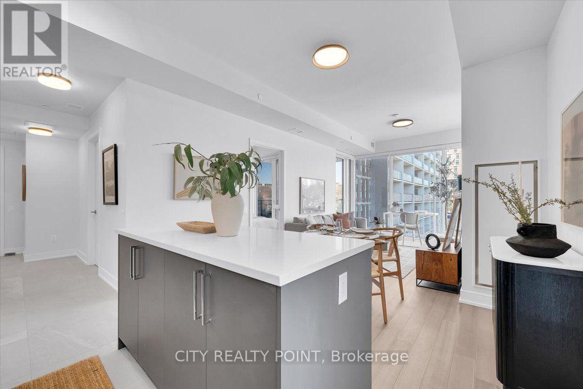 664 Spadina Unit 201 photo 4