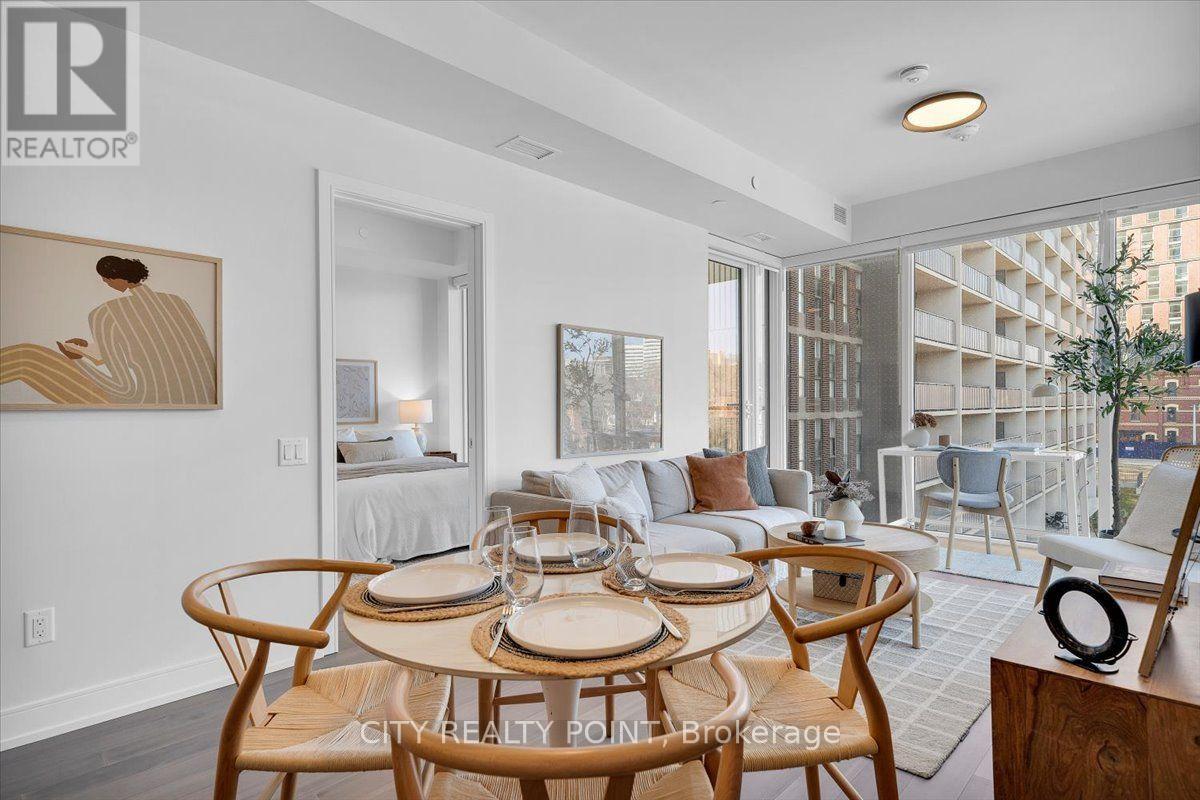 664 Spadina Unit 201 photo 5