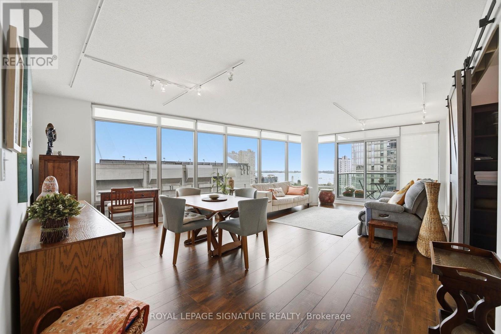 81 Navy Wharf Unit 1703
