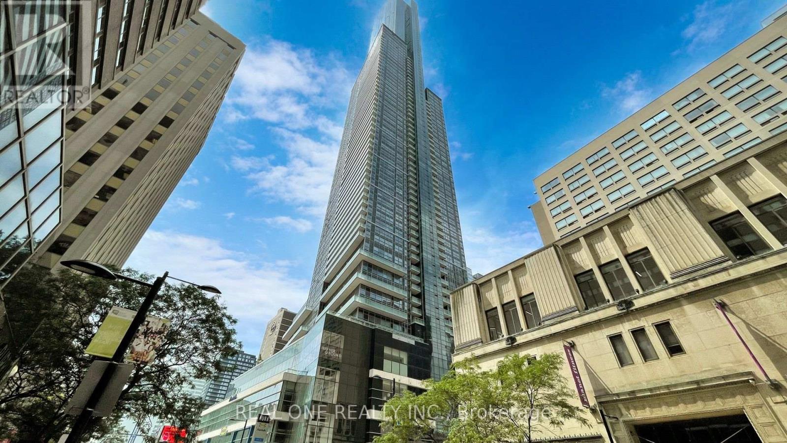 386 Yonge Unit 5814
