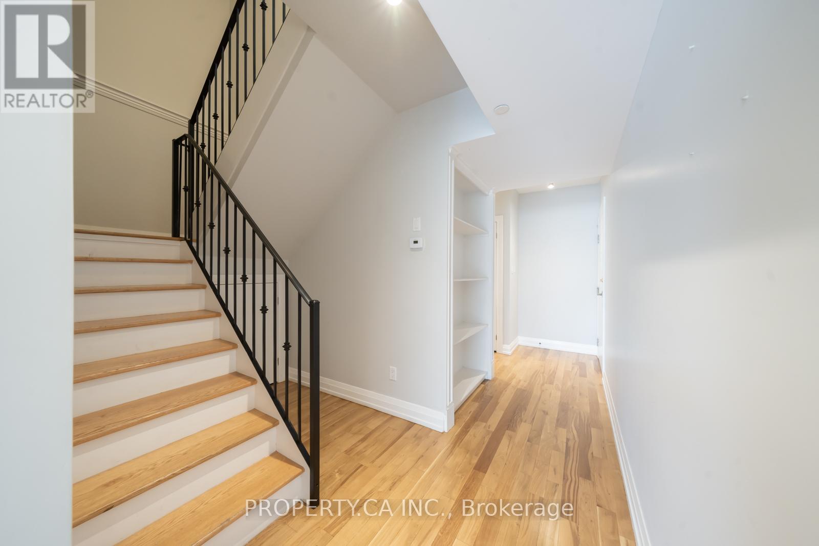 473 Dupont Unit 2 photo 4