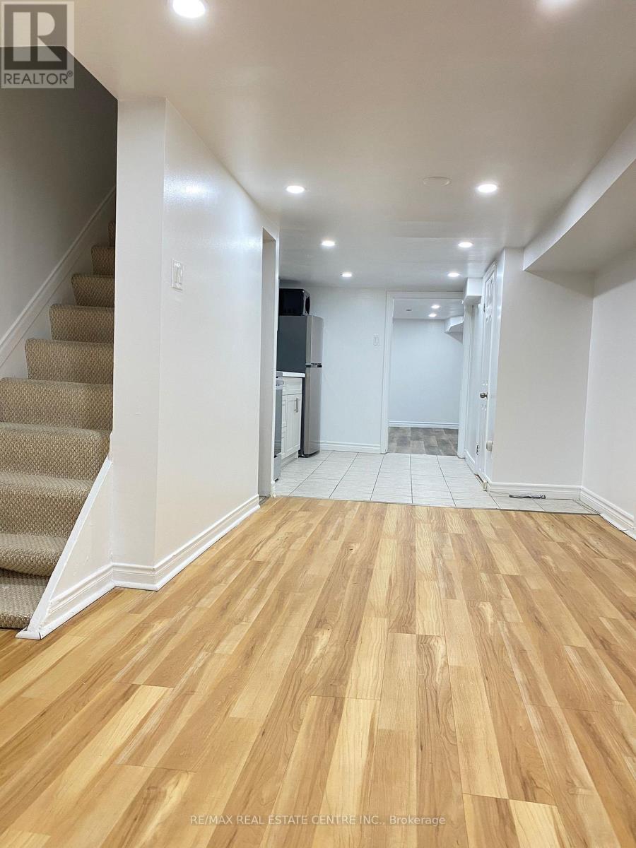 472 Lansdowne Unit Lower