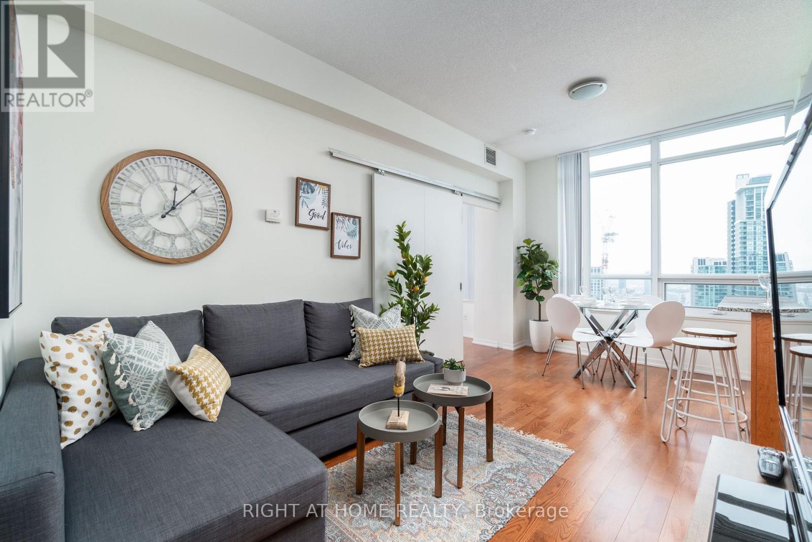 55 Bremner Unit 3404