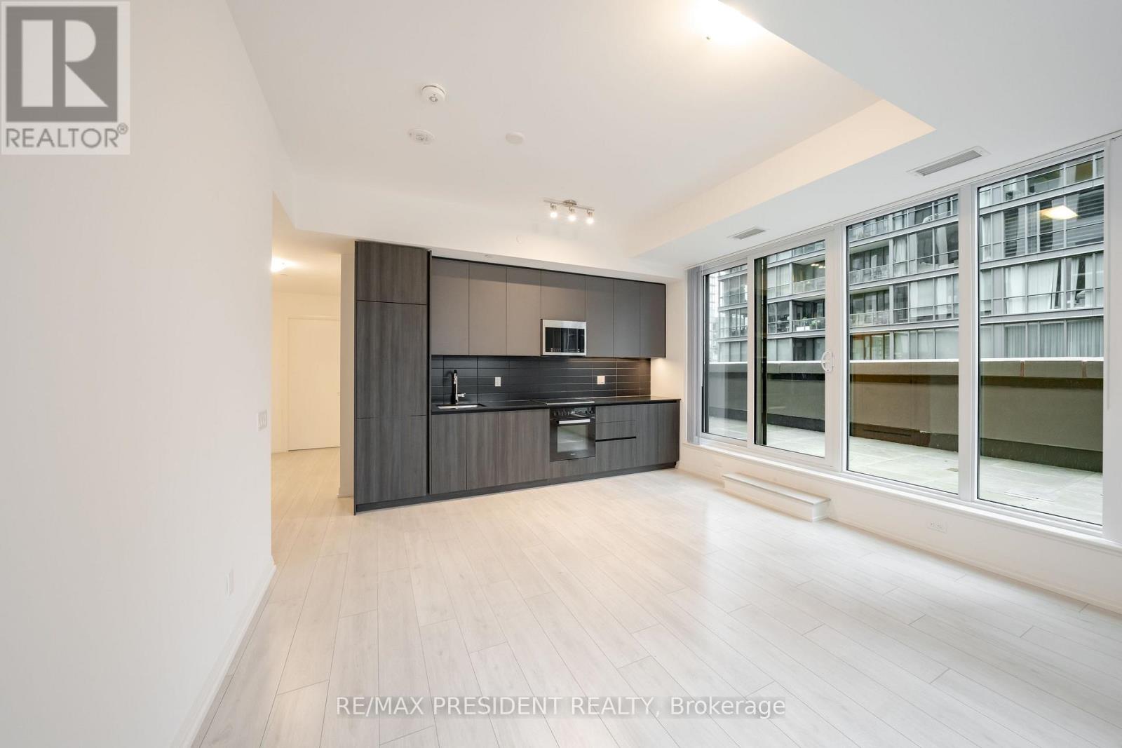 400 King Unit 822