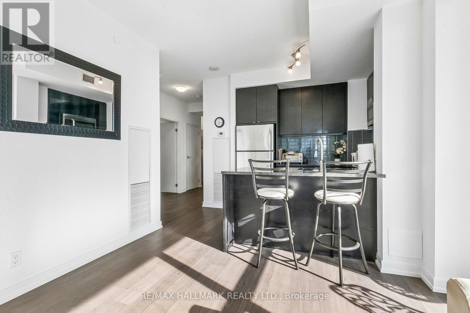 98 Lillian Unit 1212