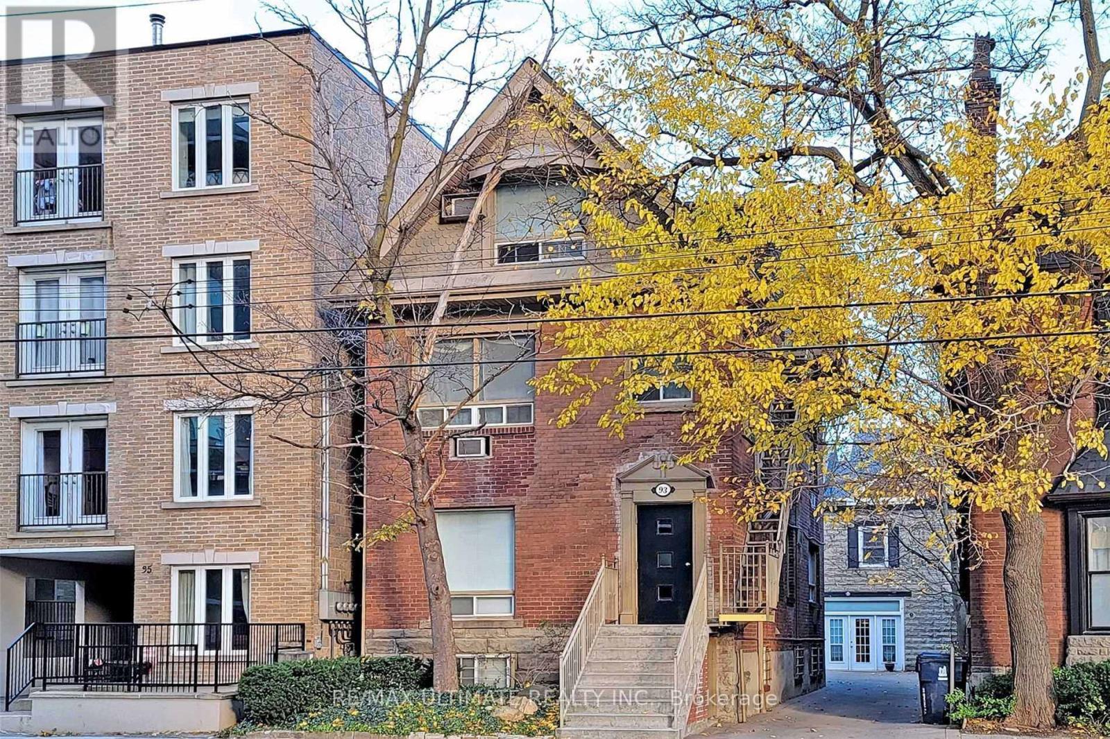 93 Spadina